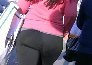 Candid teen ass in spandex